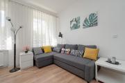 Cosy Studio with Parking, 450 m from Manufaktura in Lodz by Renters