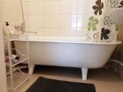 Bright spacious apartment with street parking