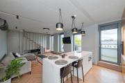 Elegant 2 BD Apartment with terrace by Domvia