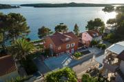 Seaside apartments with a swimming pool Losinj, Losinj - 22580