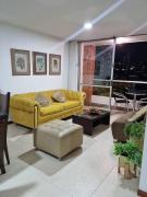 El Poblado, Medellín con Piscina, gym, cómodo, linda vista.