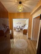 Spacieux 2 chambres 65m2 climatisé au village médiéval entre Nice et Antibes