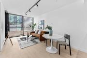 Sleek City Living: 1BR Retreat Apt CBD Wi-Fi Yoga
