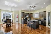 Sleeps 12, 2 living rooms, king bed, near Henday