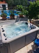 Private heated pool and jacuzzi #House Sandra