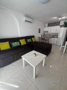 Luminoso y con Airco - D4 - frente a la piscina en Mareverde