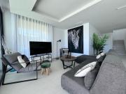 Luxueuze villa met verwarmd zwembad en zeezicht