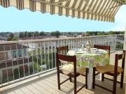 Luminous flat with terrace 250m from the sea