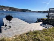New house by the lake Bunn & private bathing jetty