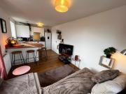 Two bedroom apartment in Barry-close to beach