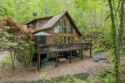 Lakefront Cabin Bordering Nat Park with Hot Tub! cabin