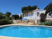 Maravillosa villa en Moraira con piscina privada y jardín, cercana a la playa, ideal para familias - HISP-216-207