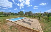 3 Bedroom Cozy Home In Saint-Maximin
