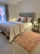 Osbourne House PINK 2 bed, 2 and half bath