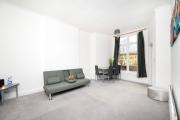 Spacious minimalist 1BR flat in London