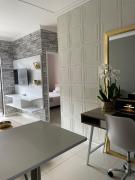 Classy 2 bedroom in Halfway Gardens
