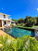 Lakaz Kannell - Cinnamon Room- Luxury Bedroom and Bathroom infinity pool