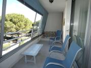 Bel appartement 2 pièces avec loggia vitrée, au calme, proche plage et commerces, parking inclus - FR-1-328-237