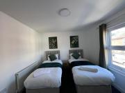 Stunning 4 BED House for Contractors & Holiday Makers