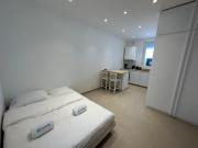 C073-Studio neuf et lumineux au carre dor Croisette