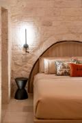 Naiira Luxury Trullo - jacuzzi and patio