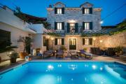 Villa Filipetti in Makarska center, 4 en-suite bedrooms charming stone house, heated private pool, 600m from beach Villa Filipetti in Makarska center, 4 en-suite bedrooms charming stone house, heated private pool, 600m from beach