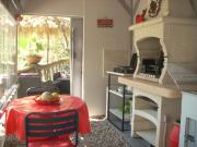 CHAMBRE INDEPENDANTE climatisée, cuisine dété, piscine