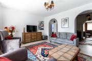 Wonderful 2- Bedroom Apartment with Soul WWA70