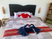 Gili Davidoff Upstairs Budget And Deluxe