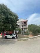 Spacious retro 3-bedroom home 130m2 in Zadar, Puntamika Borik beach area