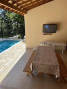 Chacara semi-nova em Ibiuna rodeada por natureza