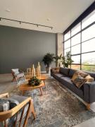 Cercano al Aeropuerto y nuevo