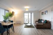 East Village 1 Bed Apartment in Belfast w Balcony