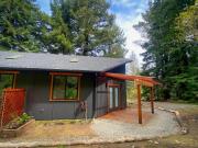 Modern home in country setting, close to town