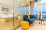 The Rixx Stylish in D1 at Ben Thanh with Netflix pool bathtub