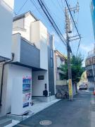 Shinjuku#ookubo#kabukicho#New built 4beds room,3 toilets, 2 shower rooms#新宿中心#大久保#歌舞伎#地铁站步行2分#新建一栋3层楼 4个卧室3个卫生间2个浴室1个客厅#高速无限制网络#智能马桶#干湿分离103