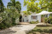 Adorable 1B Cottage Walk to the beach
