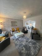 No 6, Ayr, 140m2, New Decor 2024, 3bedroom, detached house, with private gardens