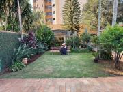 Casa da Vó Loy e seu espaço verde