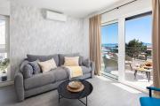 TT Apartment with sea view and private parking