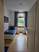 95qm Erdgeschosswohnung im Villenviertel vollausgestattet mit Kamin, Balkon und Garten - WLAN gratis