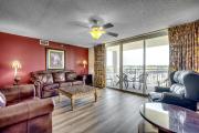 Luxury 4 bedroom Condo - Yacht Club