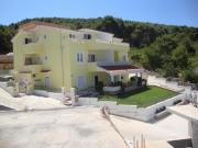 Family friendly seaside apartments Slatine, Ciovo - 23108