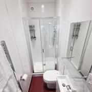 Budget studio apartment ensuite shower & parking