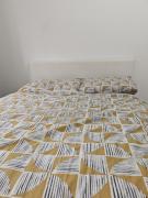 Spacious flat with free parking in Croydon