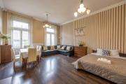 Warm & Cozy Central Home by Anna Warm & Cozy Central Home by Anna
