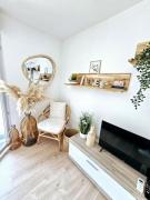 Mandelieu vacances RDC jardin, piscine, parking 2 chambres