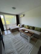 Лятно студио