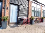 Quiet Courtyard Lodge6, Outside Seating & Parking