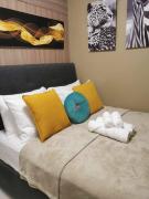 JoVis Place Staycation near MOA(Wifi & Netflix)